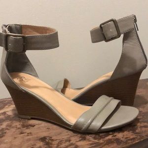 NY&Co short wedges with ankle strap